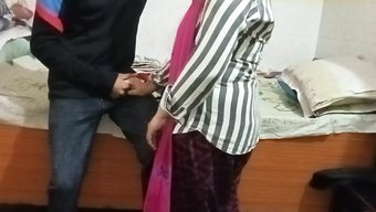 Amatör Genç Kızın Sıkı Götü Sert Anal Sahnede Geriliyor