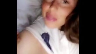 Azgın Genç Bebek Hd Videoda Zevkle Mastürbasyon Yapıyor