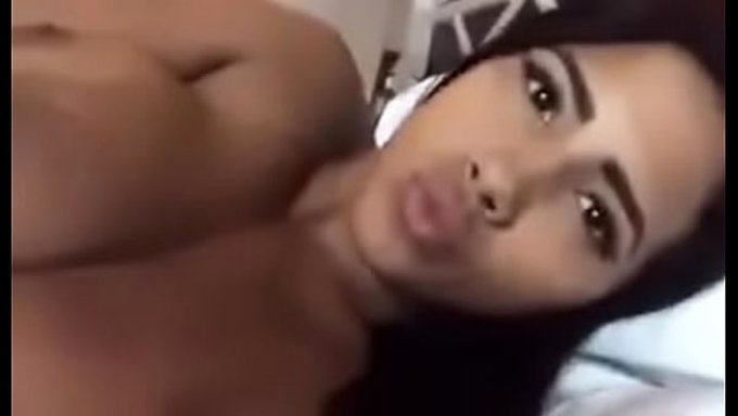 Monica Ve Seksi Arkadaşı Sıcak Sahne Iii'Te.