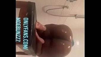 Ebony Güzel Şişman Kadınlar Moe Bunzzz Duşta Yaramaz Oluyor