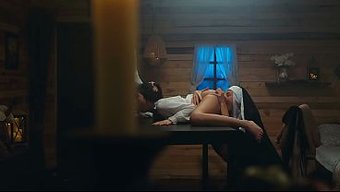 Anal Boşalma, Futa Rahibe Üçlü Rol Yapma Oyununu Taçlandırıyor.