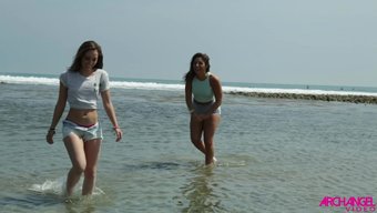 Abella Danger Ve Remy Lacroix Lezbiyen Bir Sahnede