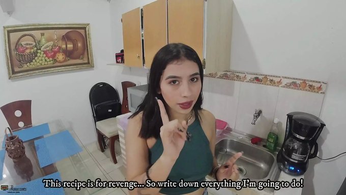 Üvey Kız Kardeş, Boynuzlu Erkekle Arzularını Tatmin Ediyor Ve Ona Bir Oral Seks Yapıyor