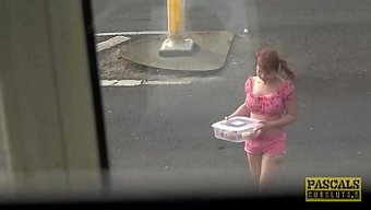 Ingiliz Itaatkar Cherry English, Ustası Tarafından Sert Ve Anal Olarak Beceriliyor