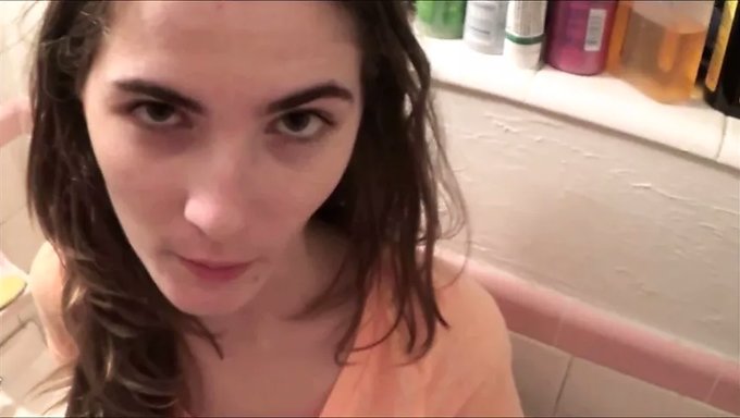 Büyük Göğüslü Kız Üvey Babasından Pov'Da Sigarayı Bırakma Konusunda Yardım Alıyor