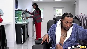Aidra Fox, Sert Interracial Karşılaşmada Devasa Bir Siyah Yarrağa Karşı Koyuyor