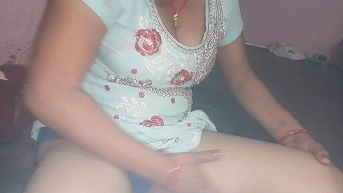 Hint Bhabhi, Sert Bir Videoda Acımasızca Yalatılıp Sikişiyor