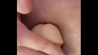 Milf: Zevki Uzatmak Için Dildo Kullanıyor
