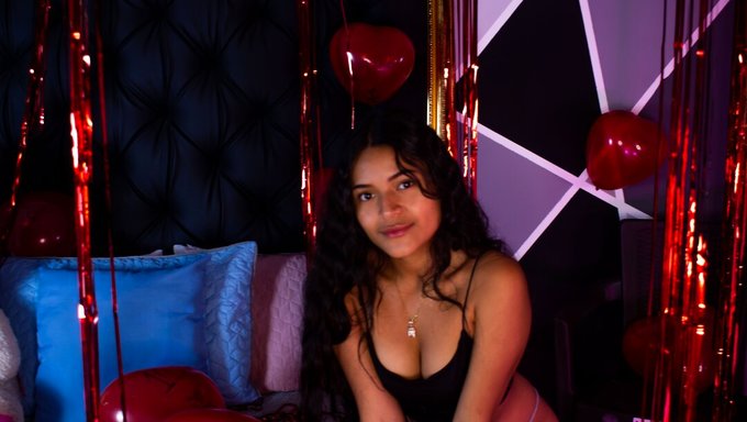 Kolombiyalı Gencin Ev Yapımı Videosu Squirting Ve Popo Oyunuyla Harika