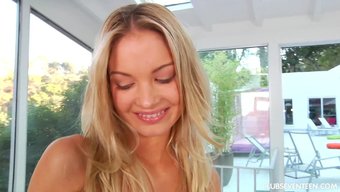 Alman Güzeli Franziska Facella, Bir Dildo Ile Yaramaz Oluyor