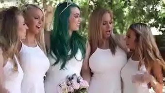 Cinsel Güzeller, Özel Bir Günün Şerefine Bir Orgy Düzenledi.