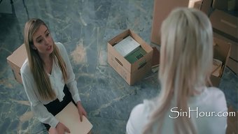 Stajyer Kenzie Taylor, Patron Haley Reed’i Doyasıya Yalıyor.