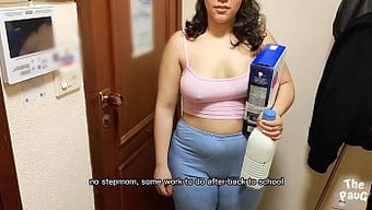 Üvey Anne Ve Üvey Oğlu Doğal Milf Ve Penis Eylemine Dalıyorlar