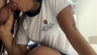 Bir Öğrenci, Evli Bir Öğretmene Götünü Yakın Bir Buluşmada Verdi.