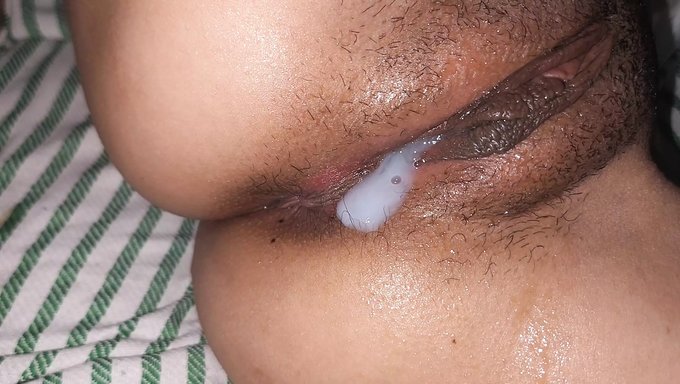 Küçük Göğüslü Amatör Bebek Pov Bir Videoda Creampie Alıyor