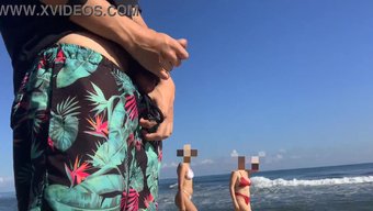 Halka Açık Plaj Eğlencesi, Büyük Doğal Memeler Ve Oral Seks
