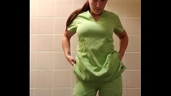 Gerçek Milf Bebek, Keselerde Yaramaz Oluyor