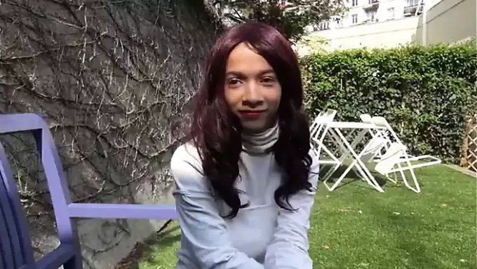 Lori'Nin Büyük Doğal Göğüsleri Sıcak Bir Videoda
