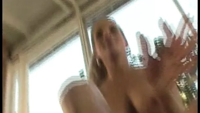 Büyük Göğüslü Avrupalı Milf Videoda Anal Ve Oral Seks Yapıyor