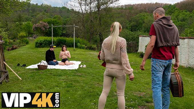 Maya'Nın Ormandaki Vahşi Karşılaşması: Bir Hunt4k Macerası