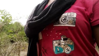 18 Yaşındaki Hint Amatör, Üvey Erkek Kardeşinden Halka Açık Alanda Sert Seks Alıyor