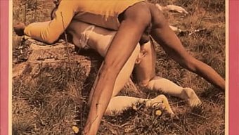 Tüylü Amcık Ve Koyu Fenerle Retro Irklararası Tabu