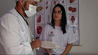 Sınav Odasında, Öğrenci Muayenem Sik Sürtmeye Dönüşüyor.
