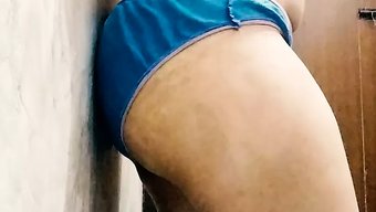 Amatör Hint Kızının Ev Yapımı Videosuyla Anal Mastürbasyonu