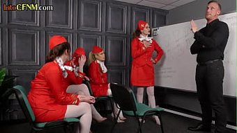 Kızıl Saçlı Femdom Hostesler Grup Oral Zevk Alıyorlar
