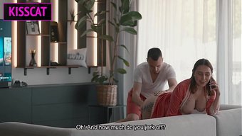 Üvey Anne, Bir Oğlanı Telefonla Arayıp Sikişiyor.