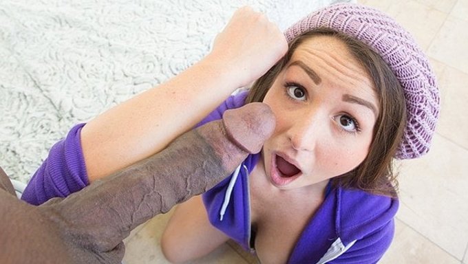Lola Foxx'Un Sıkı Deliği Büyük Siyah Bir Yarrağın Içini Dolduruyor