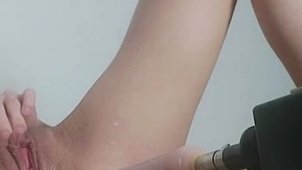 Genç (18+) Dildo Mastürbasyonu Yoğun Orgazma Yol Açıyor