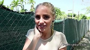 Naomi Woods Aksiyonda: Sarışın Bombayla Sert Açık Hava Seks.