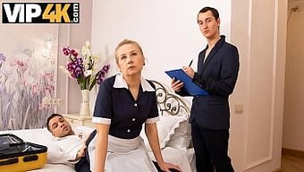 Üniformalı Olgun Milf Bir Otel Misafiri Tarafından Beceriliyor