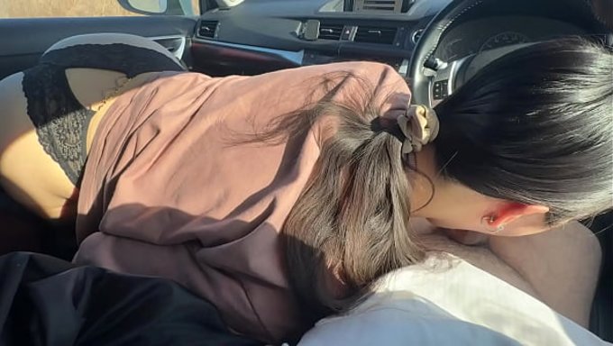 Arabada Sevgilisi Olan Bir Arkadaşını Sikerken, Ateş Gibi!