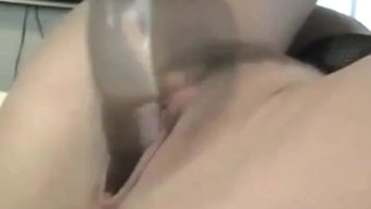 Amatör Kız Mastürbasyon Yapmak Için Ev Yapımı Dildo Kullanıyor
