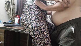 Hint Bhabhi'Nin Büyük Göğüsleri Ve Yarak Sürme Becerileri Hd Videoda