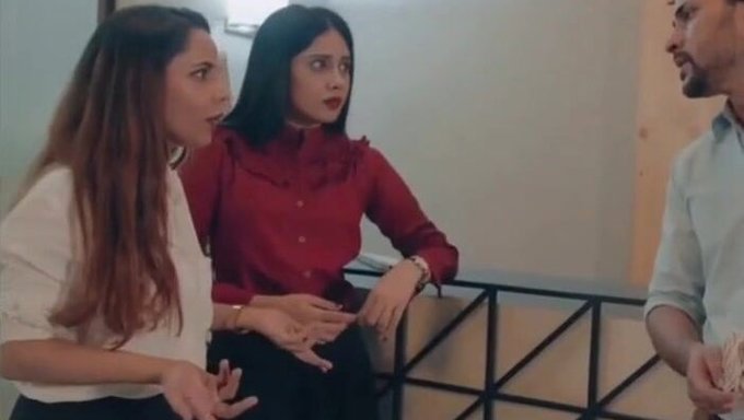 Ayartılmış Sekreterlerle Orgiya Ve Acımasız Üçlü