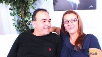 Esmer Milf Sakso Çekiyor Ve Amını Yalatıyor