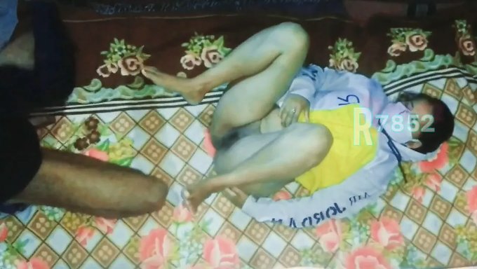 18 Yaşındaki Üniversite Öğrencisi Reetu Yadav Sıkı Kıçını Yalatıyor