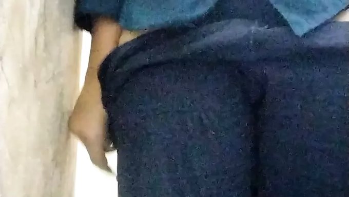 Sıcak Bir Hint Kızıyla Parmak Sikişi Ve Anal Oyun