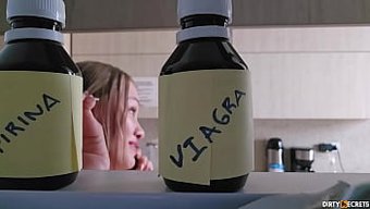 Üvey Annenin Kazara Viagra'Sı, Üvey Oğluyla Tutkulu Bir Karşılaşmaya Yol Açıyor