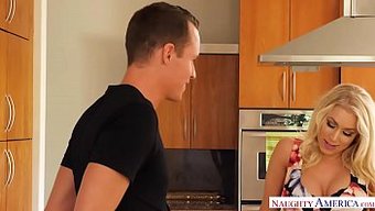Katie Morgan'In Büyük Göğüslerinin Sikişirken Sallandığı Hd Video