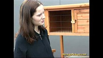 Genç Alman Genç, Açık Havada Ortamda Anal Alıyor