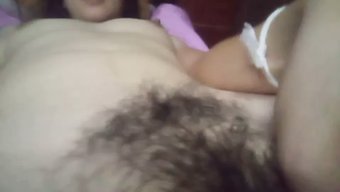Asyalı Amatör Ev Yapımı Videoda Parmak Oyununun Tadını Çıkarıyor