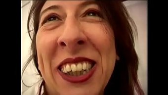 Veronica Rossi'Nin Horoz Emme Becerileri Ve Hd'De Anal Eylemi