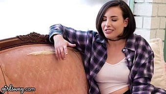 Casey Calvert'In Kızıl Saçlı Bir Bebekle Gerçeklik Am Yalama Seansı