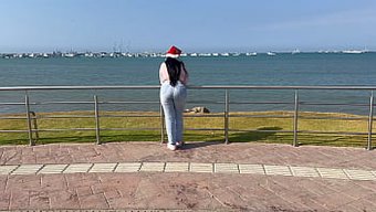 Güzel Genç, Noel'De Harika Bir Blowjob Ve Anal Seks Yapıyor.