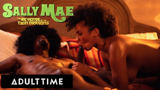 Büyük Sik Sevgilisi Sally Mae 2, Isiah Maxwell Ve Alina Ali Ile Çılgına Dönüyor.
