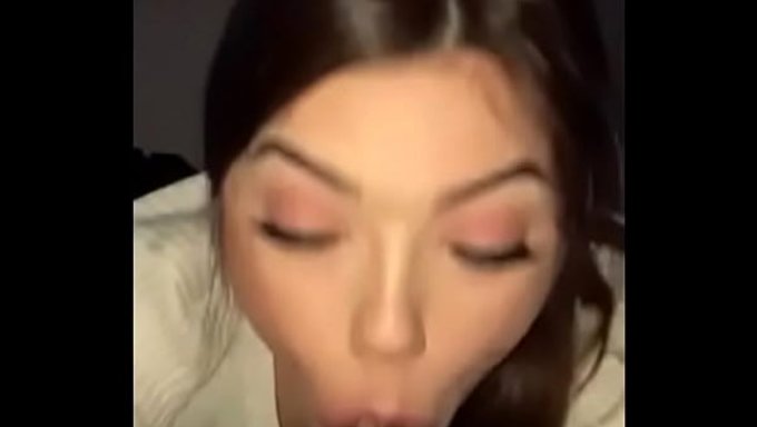 Sarışın Bir Bombanın Blowjob Yapmasıyla Daha Fazlası.